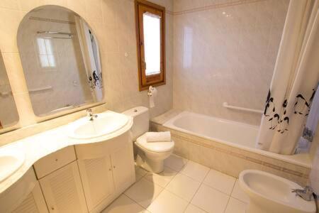 Casa Amb Jardi Alp Apartment Luaran gambar